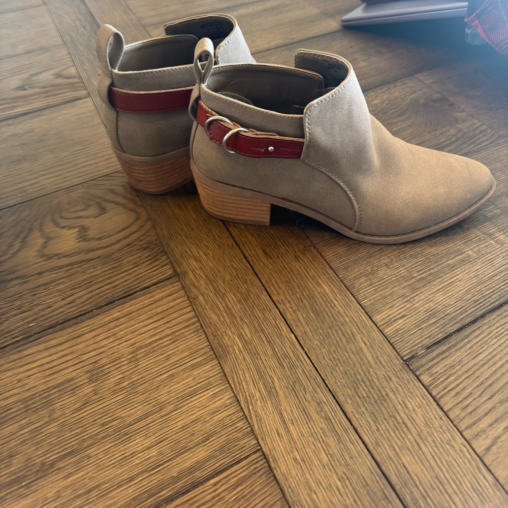 American Eagle Outfitters Tan Ankle Boots with Red Strap